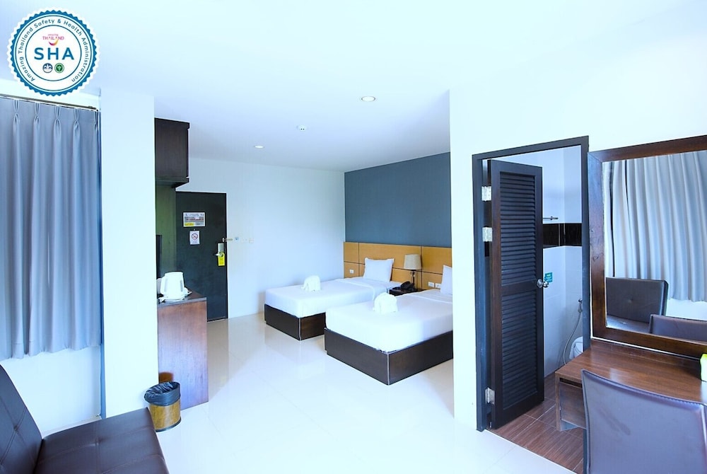 LEE HOTEL 20/28