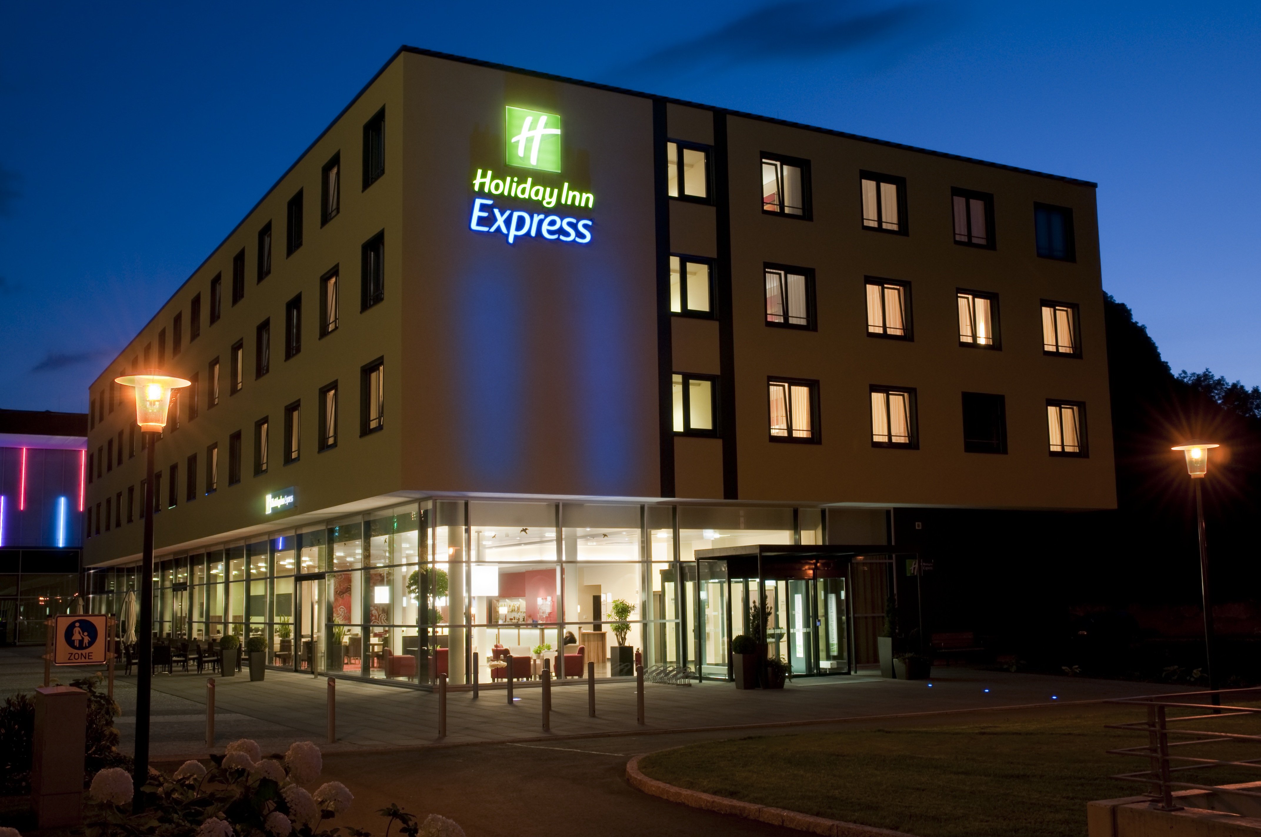 HOLIDAY INN EXPRESS SINGEN 1/72