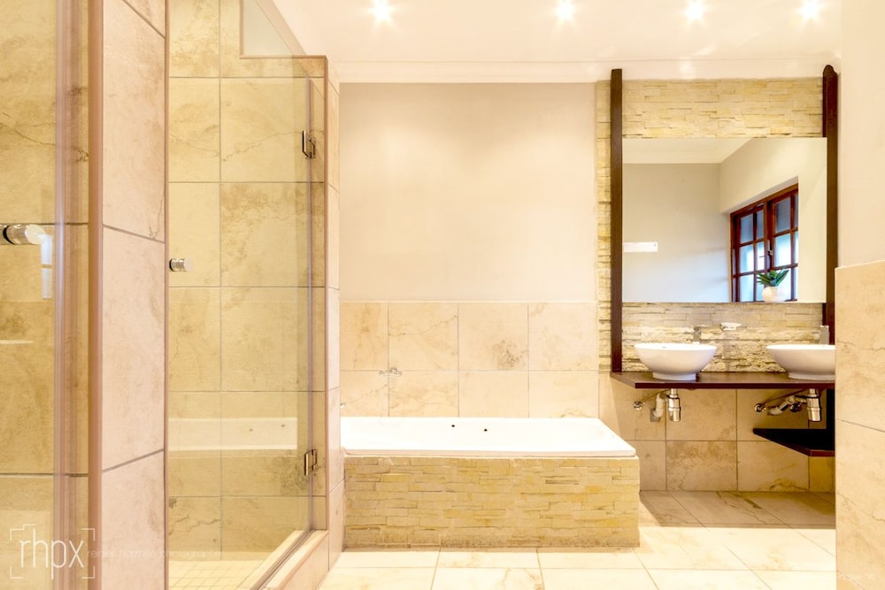 OR Tambo Guest House 43/49