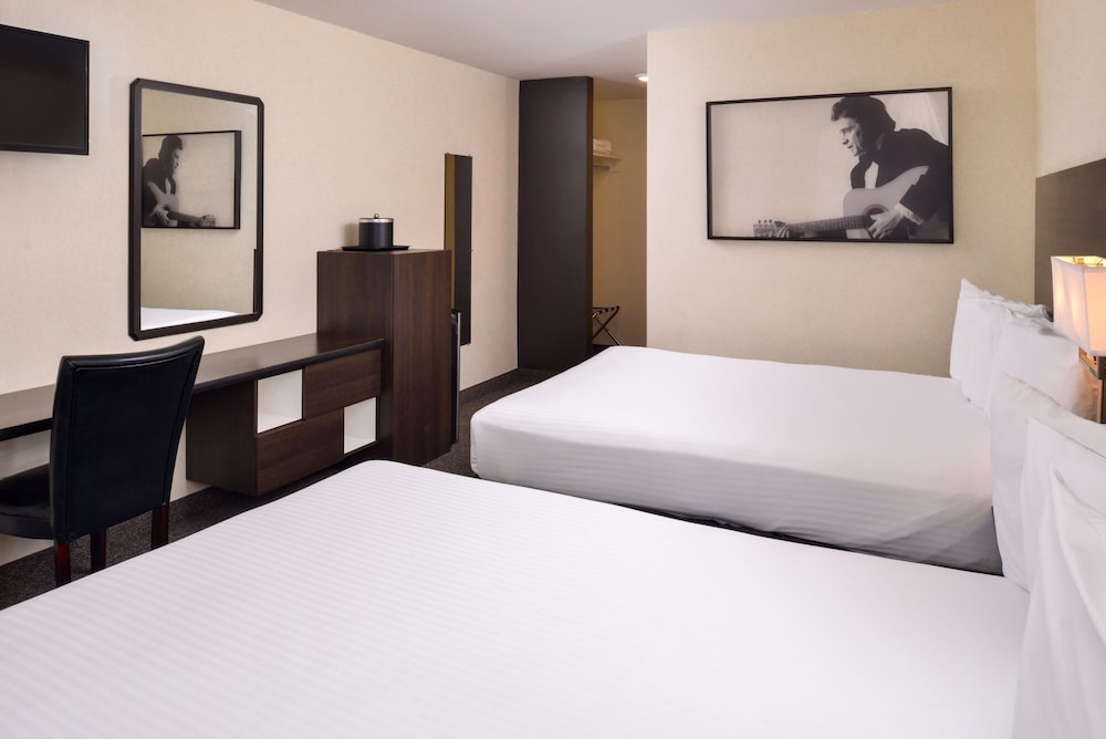 STANDARD, QUEEN BED