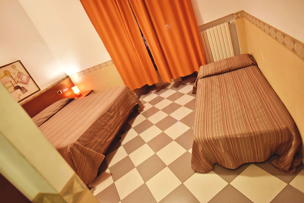ROOM, TRIPLE