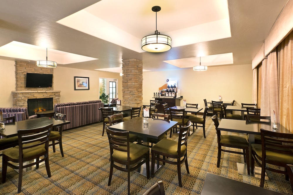 Holiday Inn Express Hotel Suites Casa Grande 35/48
