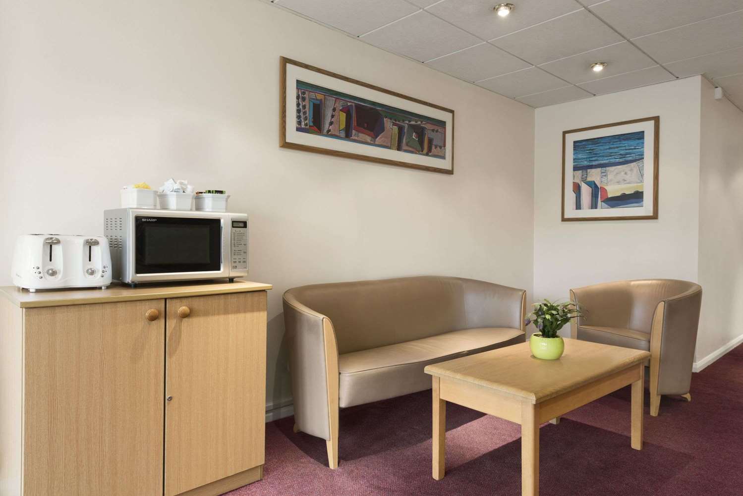 Days Inn Michaelwood M5 7/12