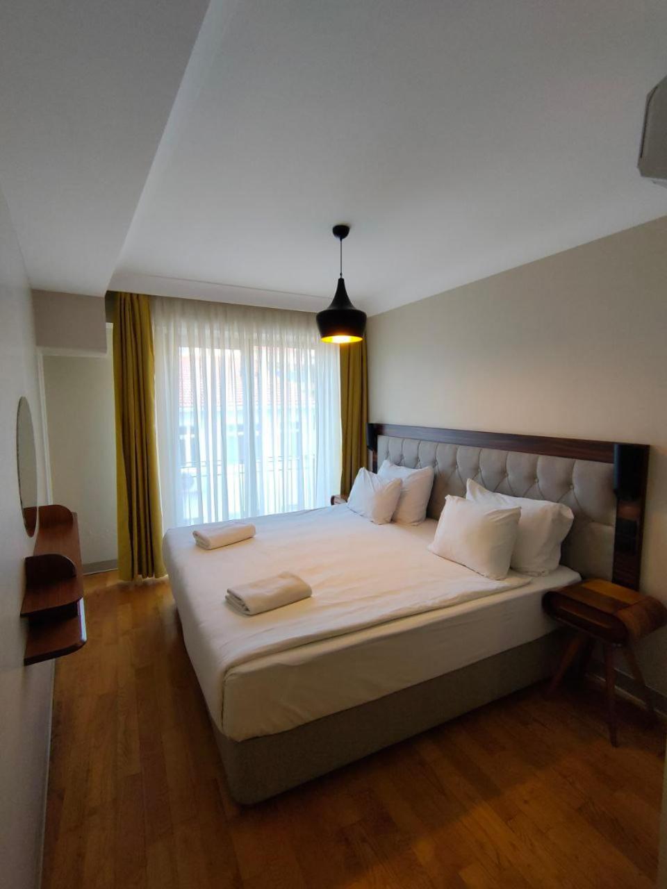 BUSINESS, ECONOMY, SUITE