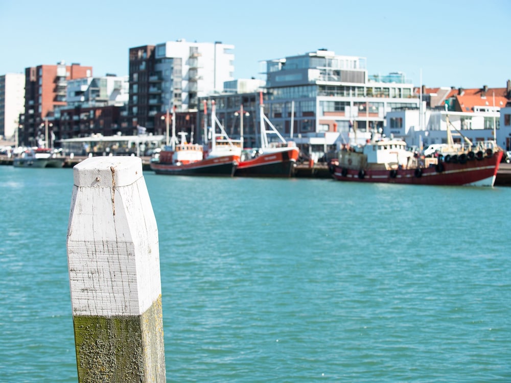 BizStay Harbour Scheveningen Apartments 47/50