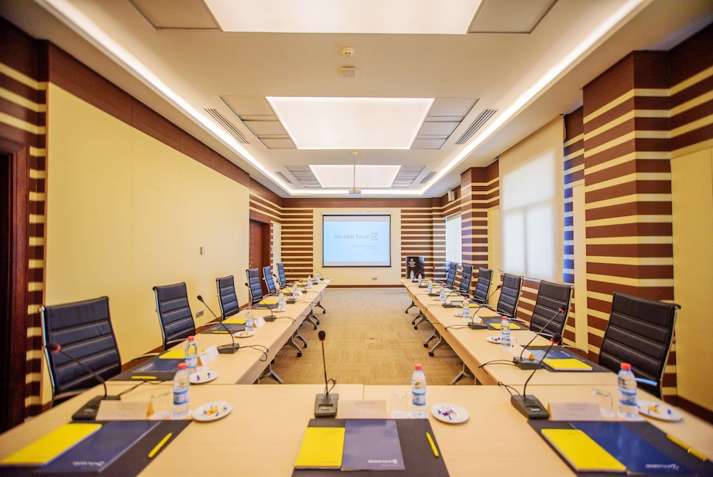 Golden Tulip Le Diplomate Cotonou 67/72