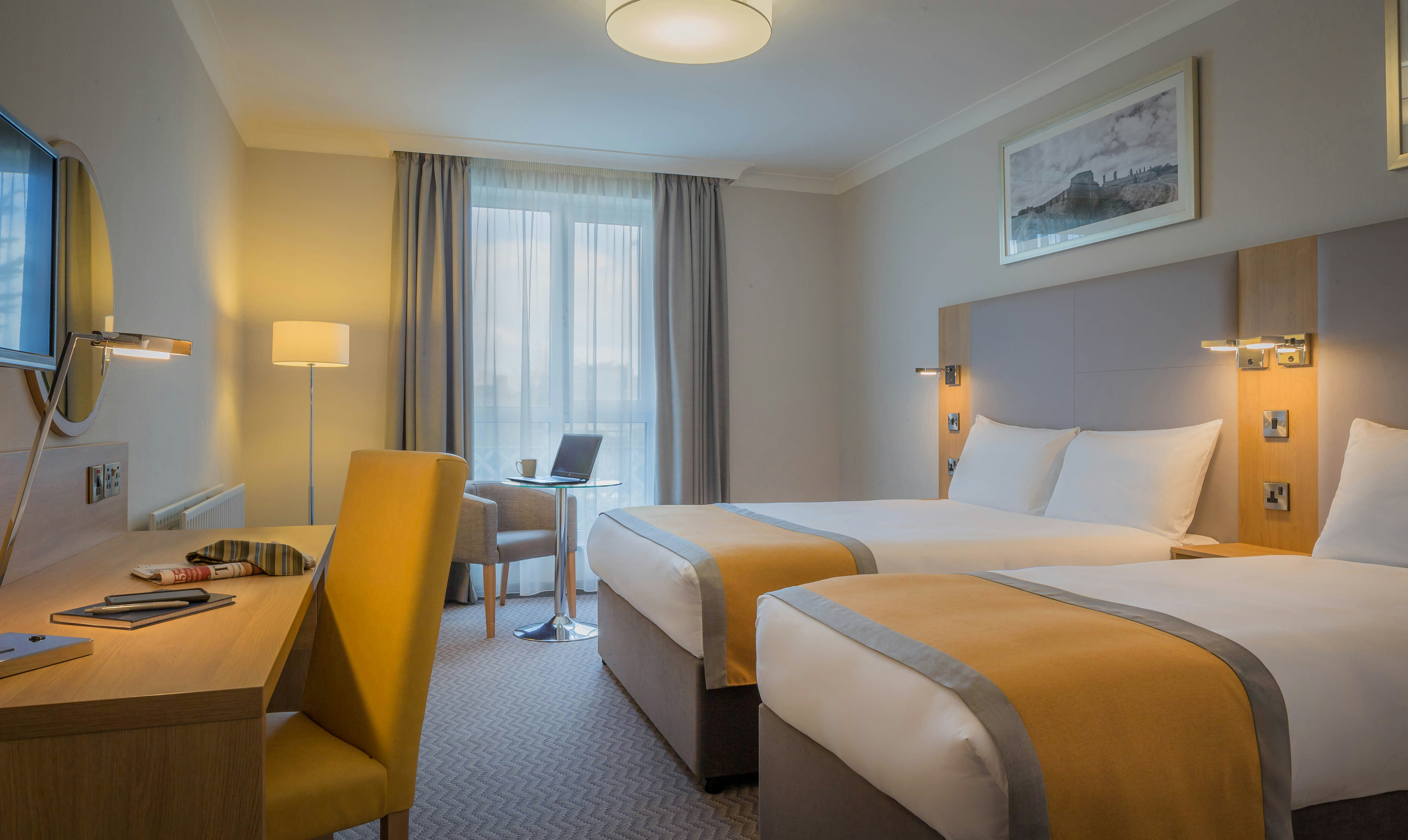 DELUXE, 2 DOUBLE BEDS