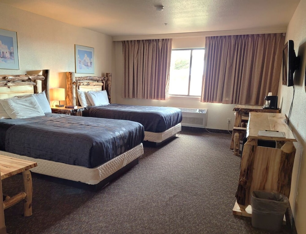 TRADITIONAL, 2 QUEEN BEDS