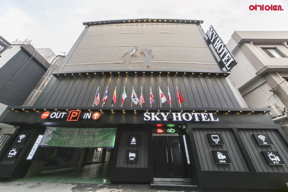 Sky Motel 1/31
