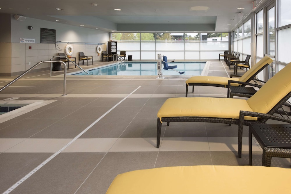 Hampton Inn Suites Seattle Redmond Wa 30/38