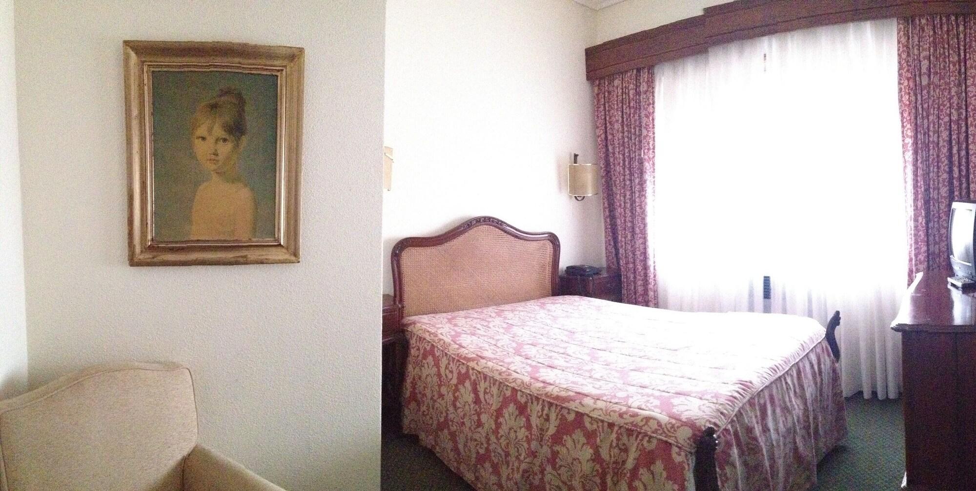 Rear, Economy, Double or Twin Bed