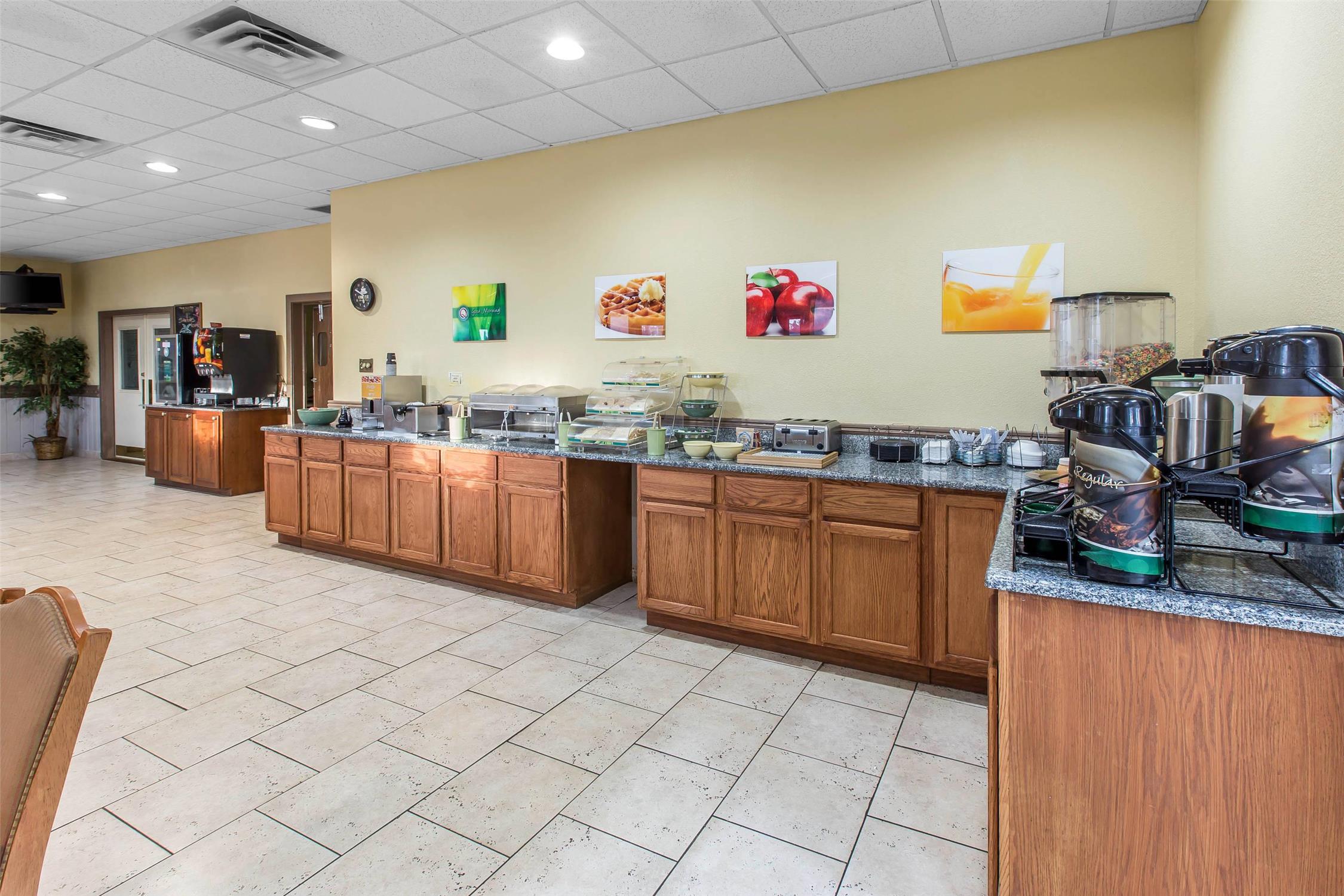 Quality Inn & Suites Conference Center 18/19