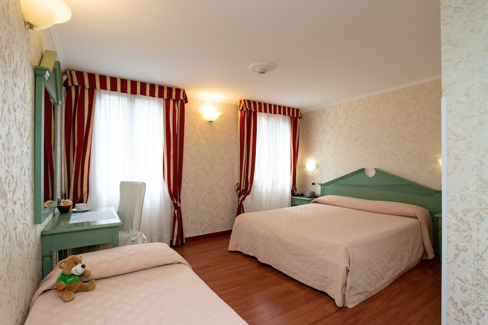 Tintoretto Hotel 13/79