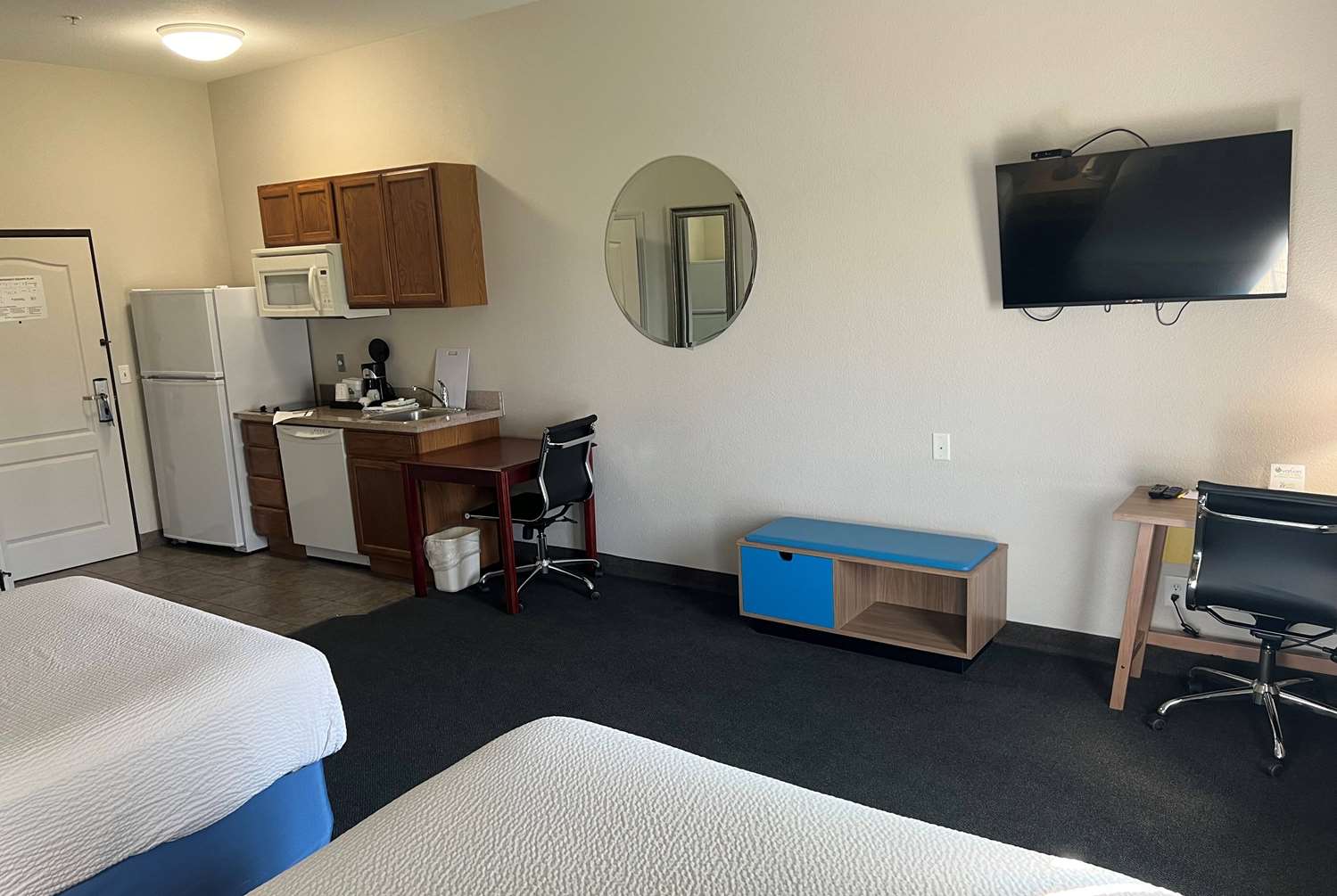 Days Inn & Suites by Wyndham Columbus NE 9/20