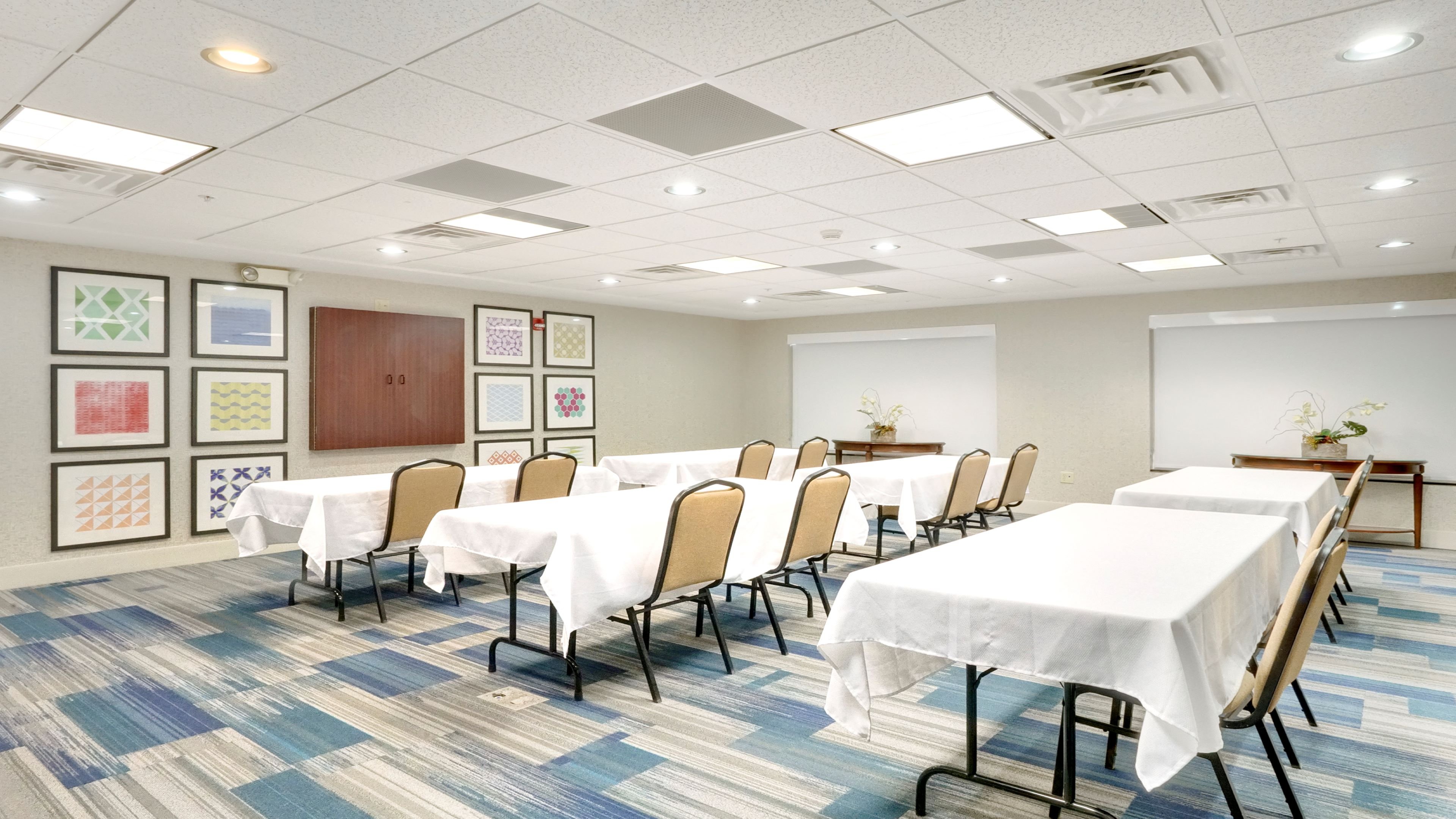 Holiday Inn Express Suites Portland 35/48
