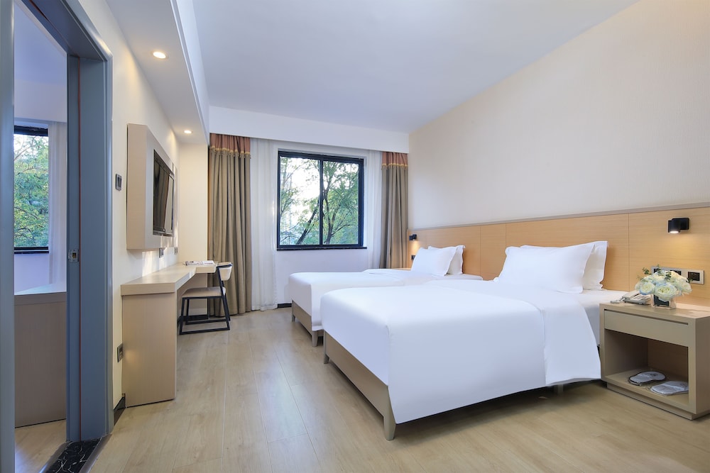 FAMILY SUITE, DELUXE