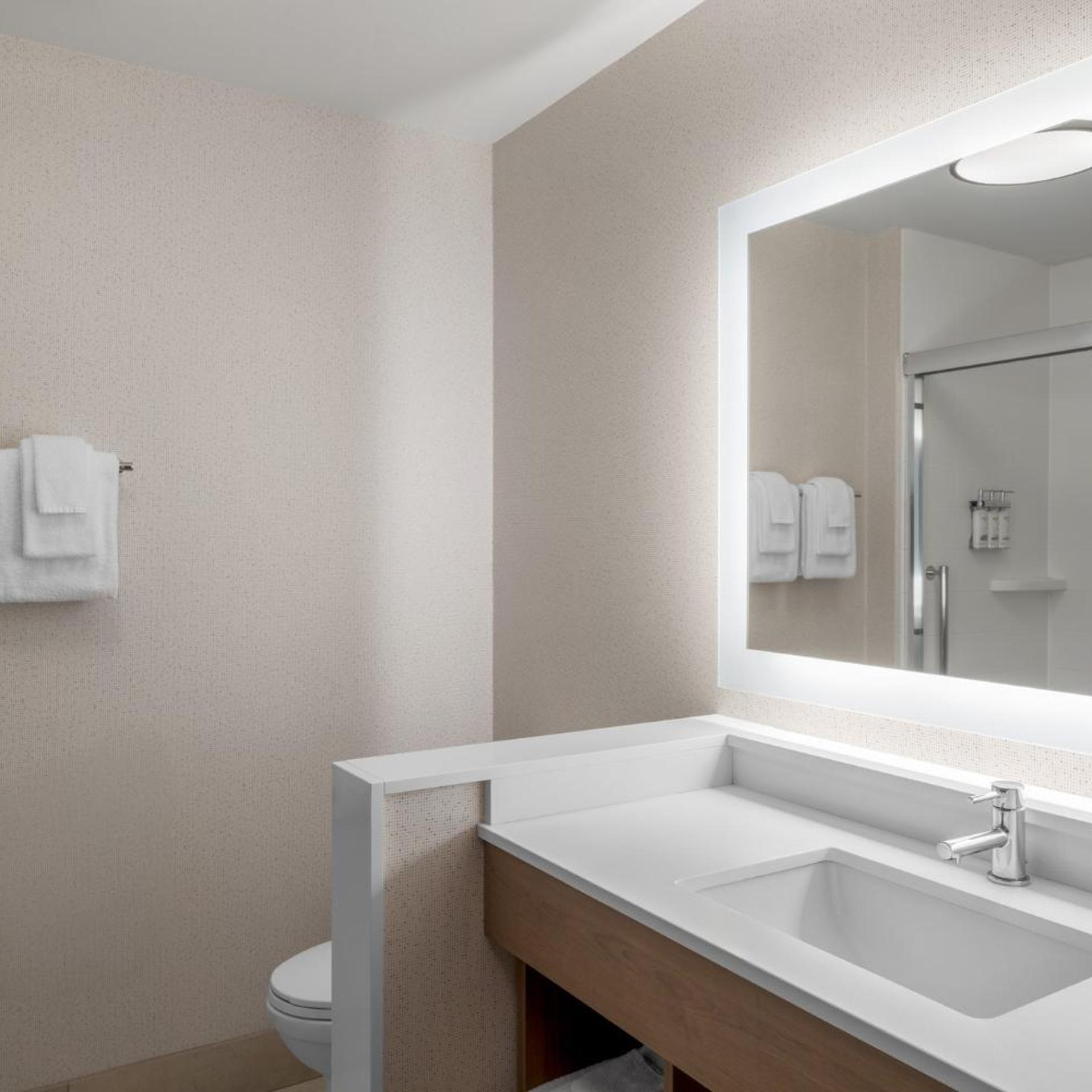 جناح لذوي الإعاقة، Holiday Inn Express and Suites Salem North - Keizer 3/5