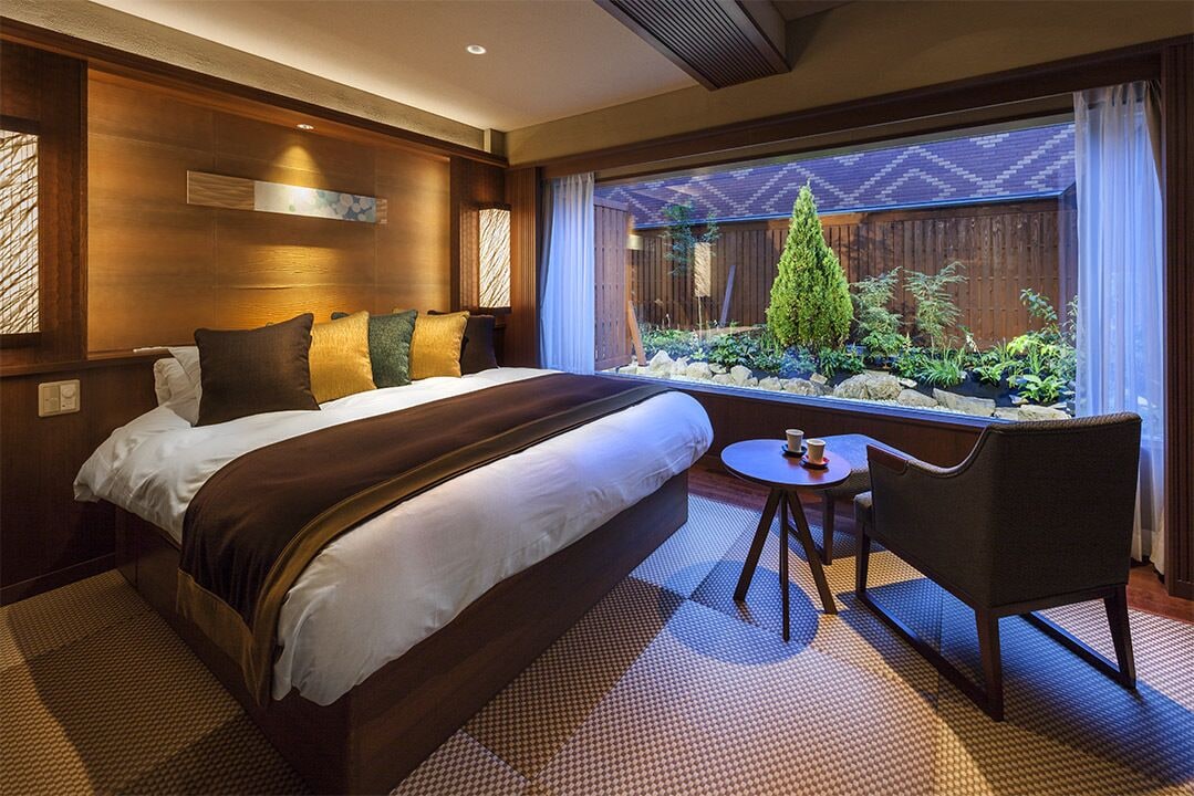 Modern, Queen Bed, Private Garden