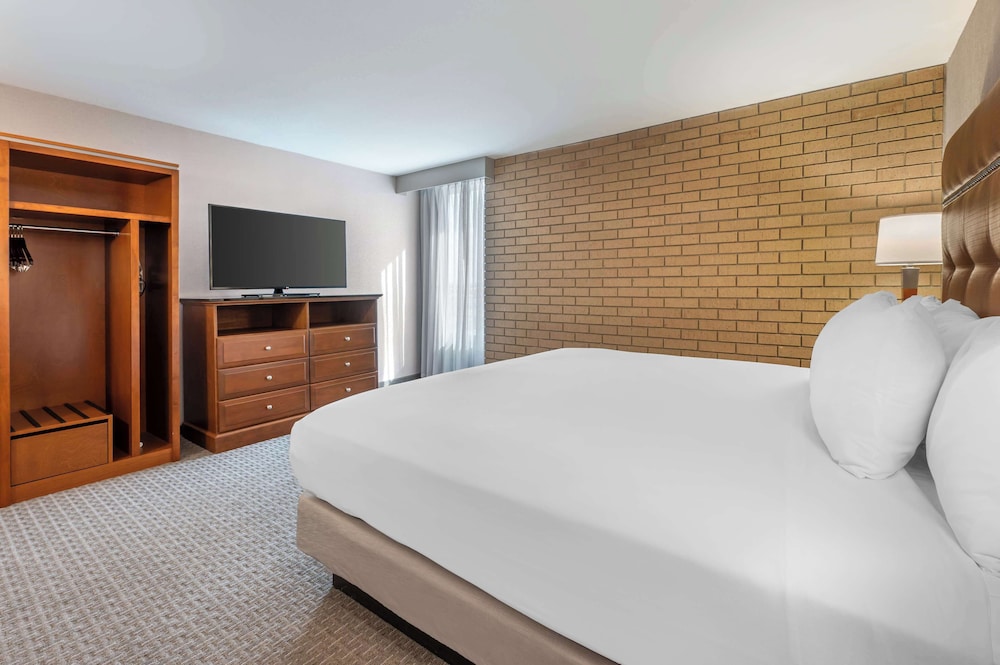 Drury Inn and Suites Champaign 10/50