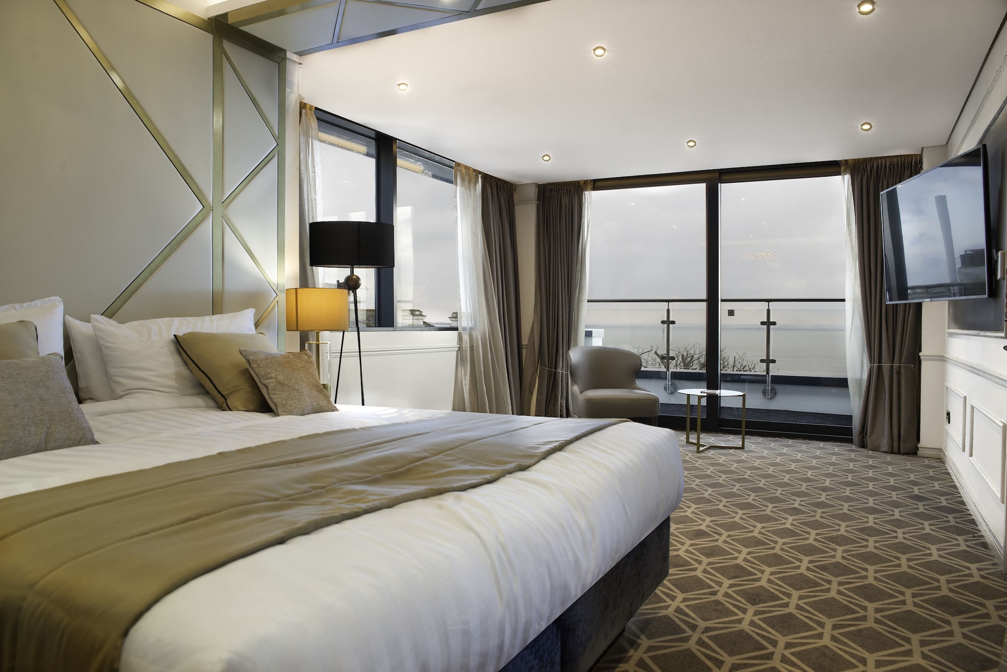 Comfy, Suite, King Bed