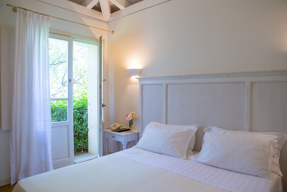 Tarthes Hotel 23/72