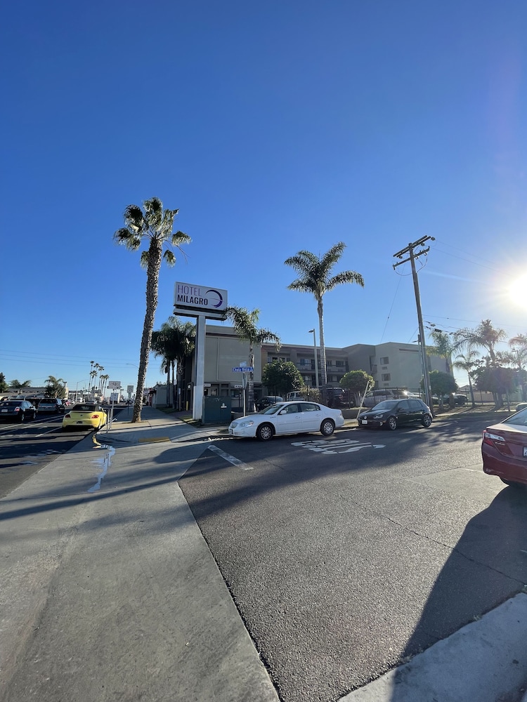 Hotel Milagro (ex Highway Inn Chula Vista) 5/25