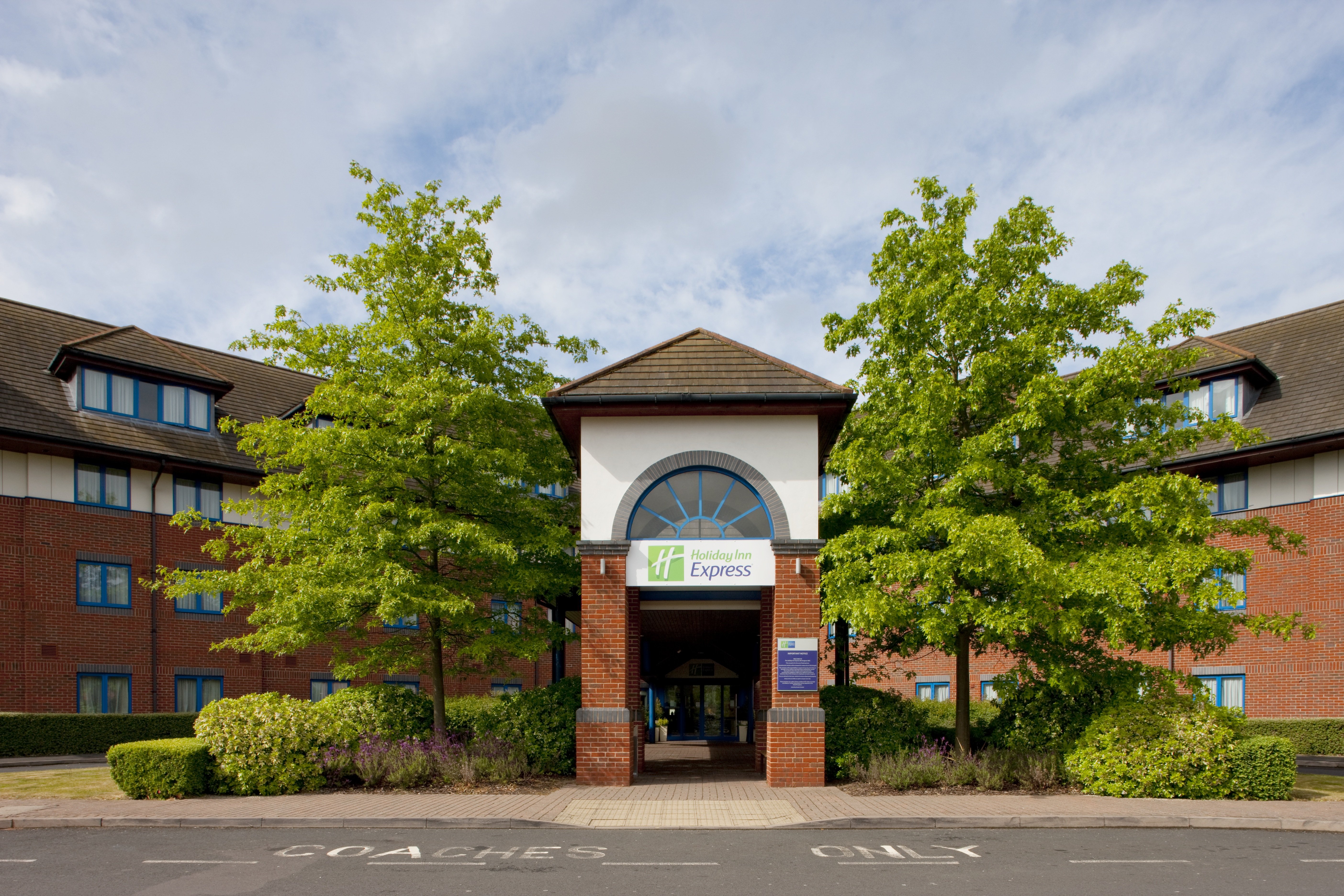 HOLIDAY INN EXPRESS BIRMINGHAM NEC 6/73