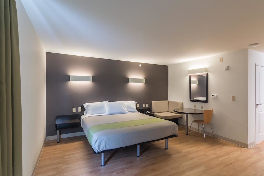 Days Inn & Suites by Wyndham Colorado City/I-20 21/37