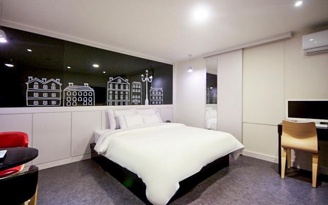 SEMI ROOM, SUITE