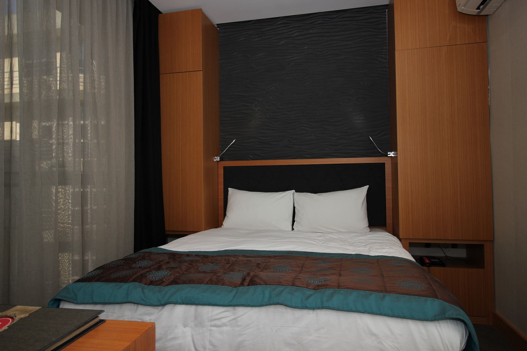 STANDARD, DOUBLE OR TWIN BED
