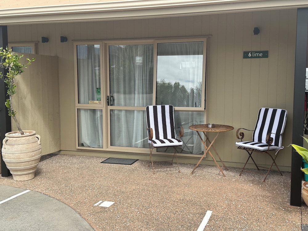 The Olive Motel 22/50