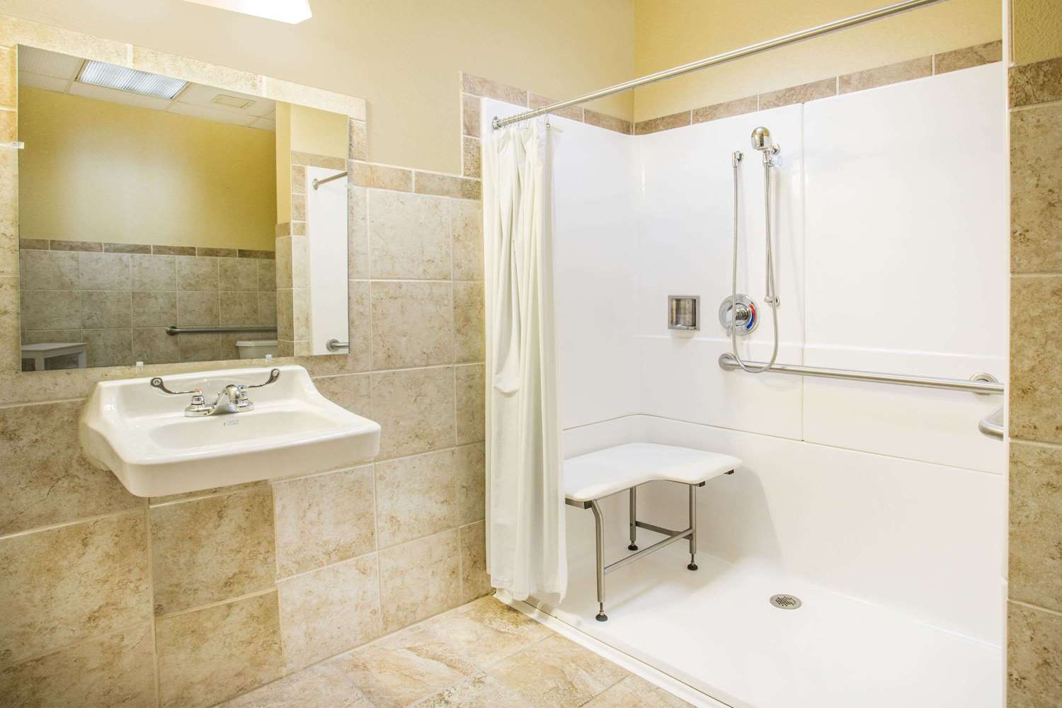 Days Inn & Suites by Wyndham Sutton Flatwoods 10/10