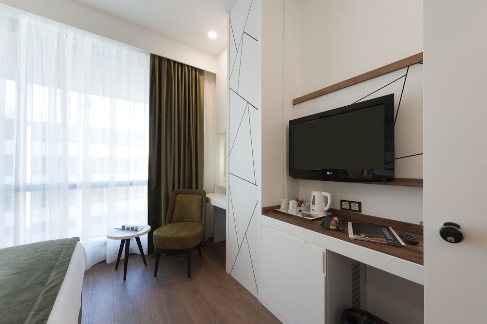 ISG Airport Hotel 31/63