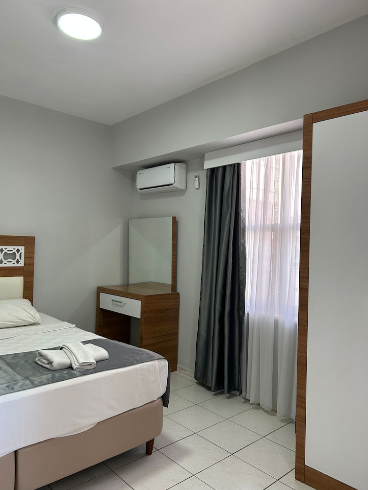 Rosella Hotel 10/62
