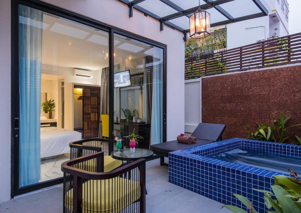 Suite, King Bed, Hot Tub, King Rock Boutique Hotel 3/3