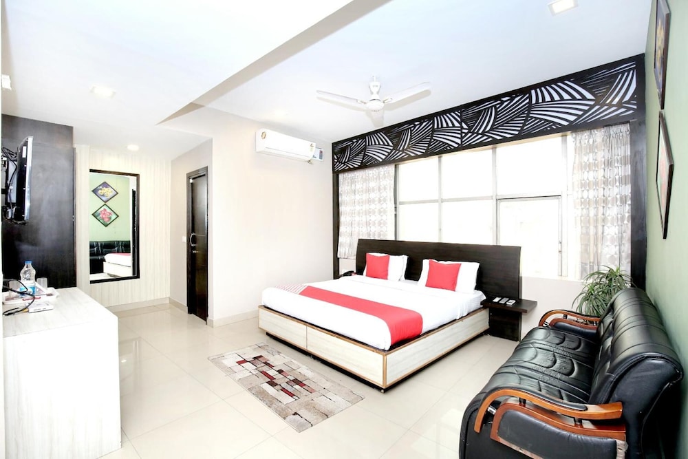 Oyo Rooms Ludhiana Railway Station Clock Tower 38/50