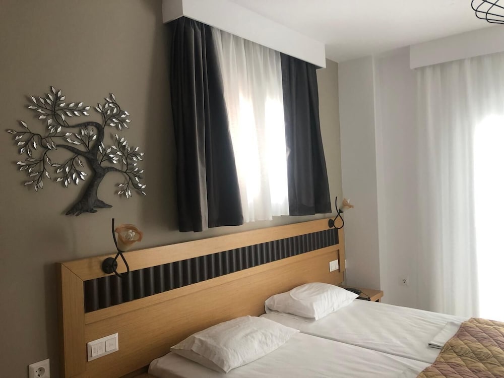 SARANTIS HOTEL 22/69