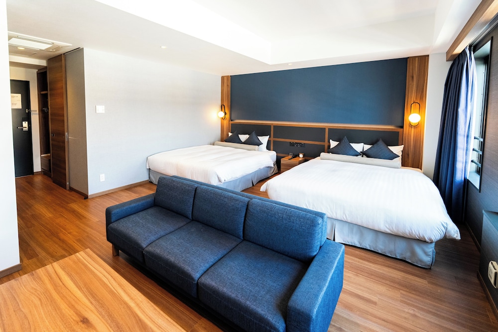 Hotel Sails 12/49