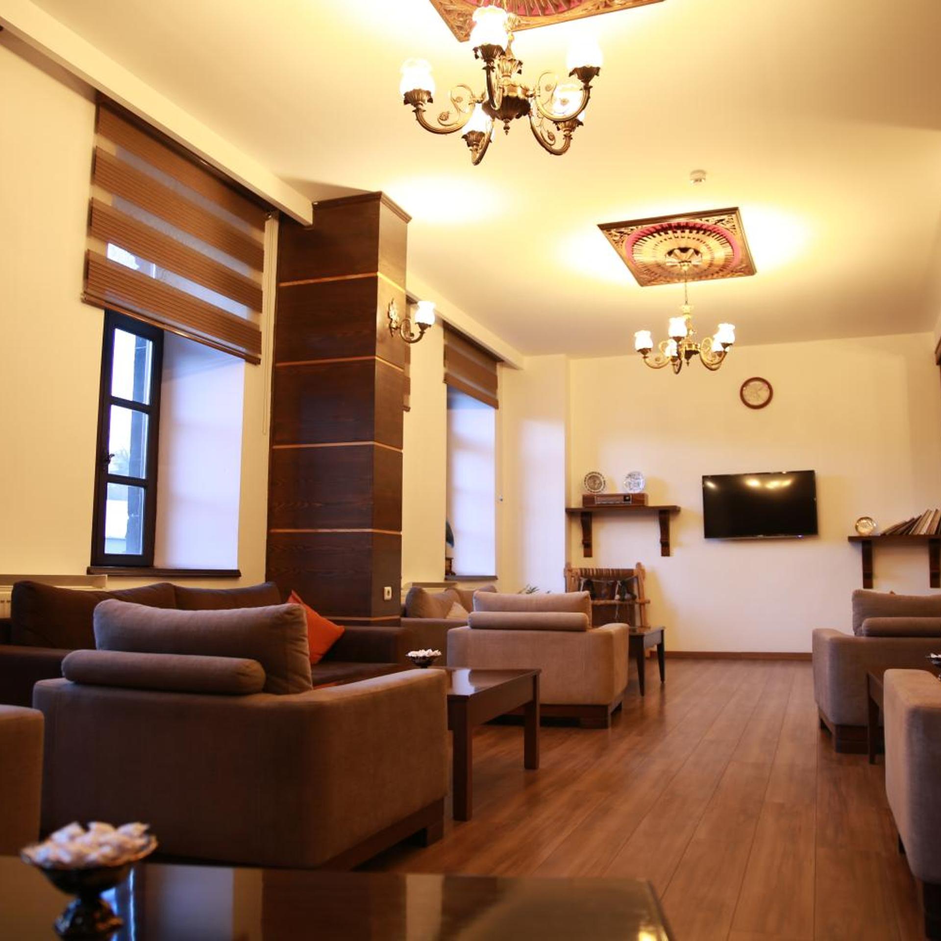 Cheltikov Hotel 33/45