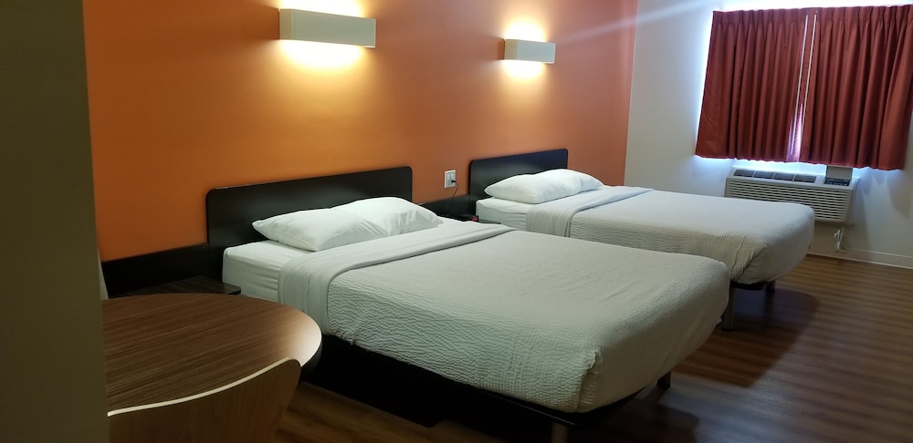 Motel 6 Innisfail AB 8/29