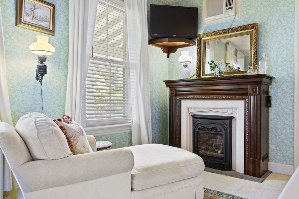 Westbrook Inn Bed and Breakfast 49/74