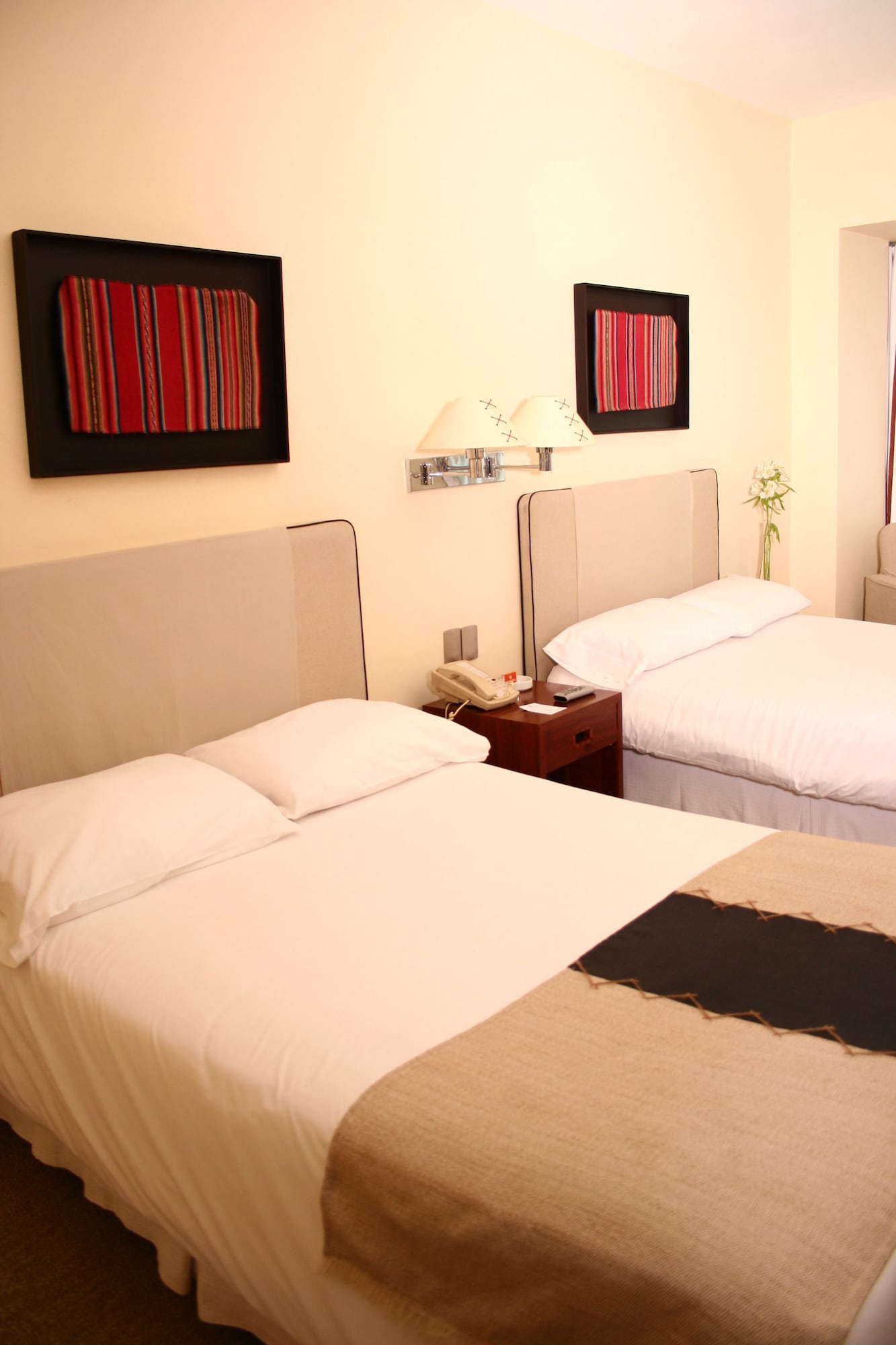 STANDARD, 2 QUEEN BEDS