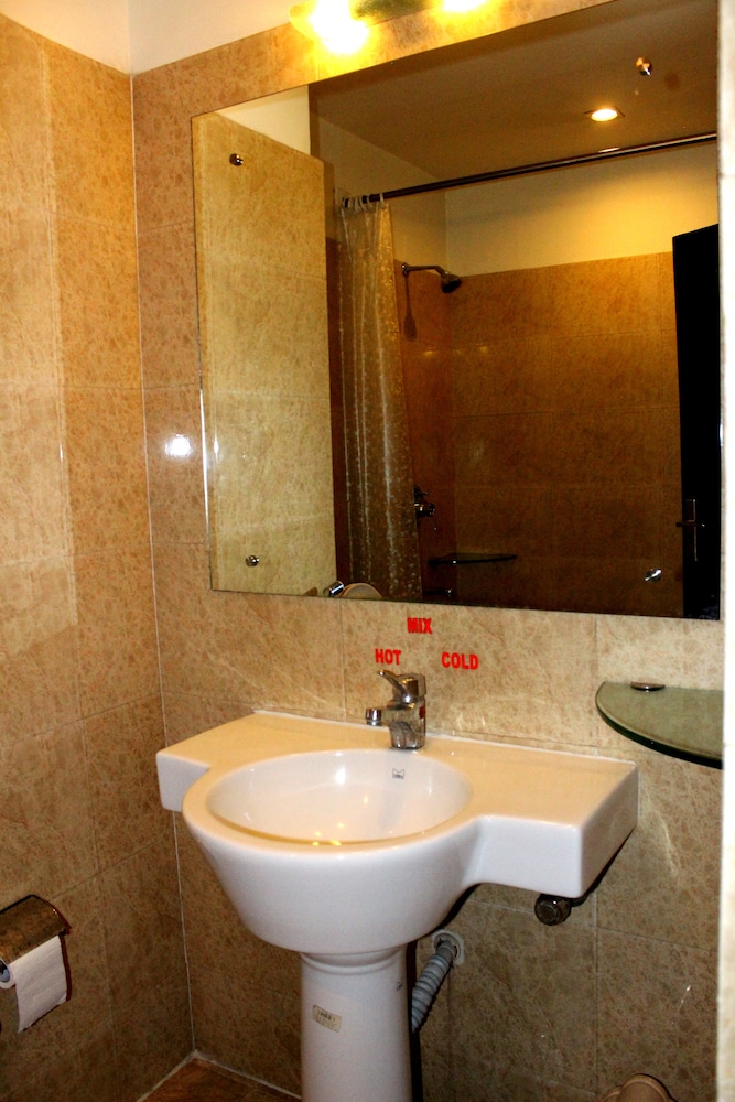 Hotel Hong Kong Inn 40/41