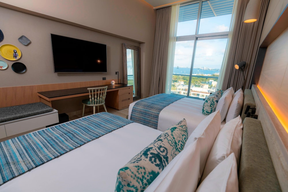 Renaissance Cancun Resort And Marina 21/76