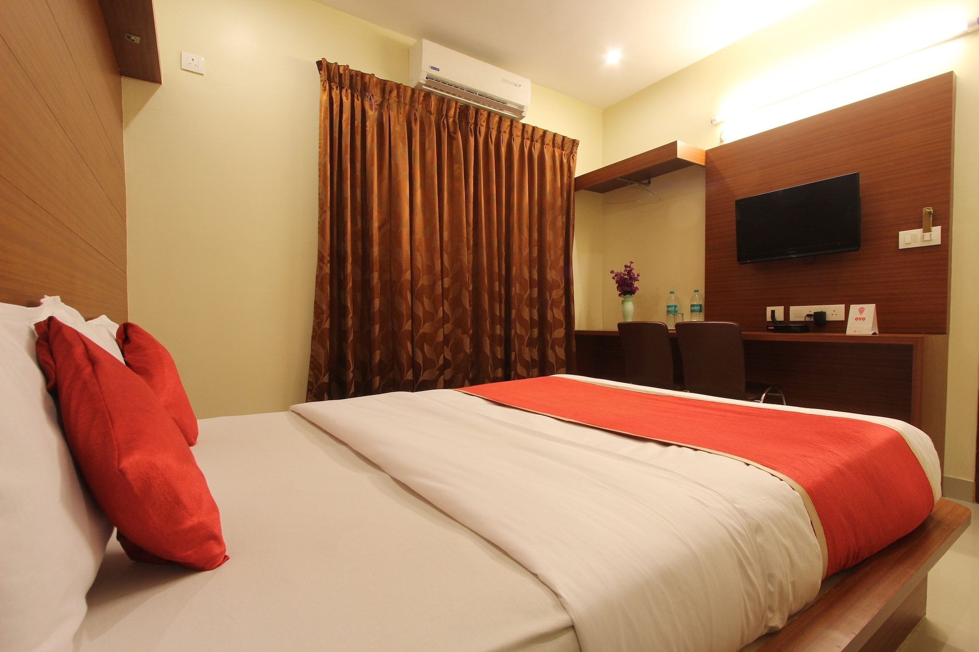 LUXURY, KING BED