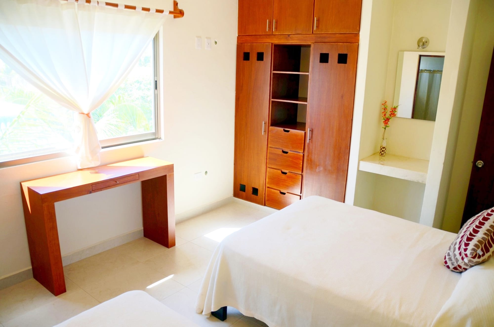 1 BEDROOM, JUNIOR SUITE, KITCHEN