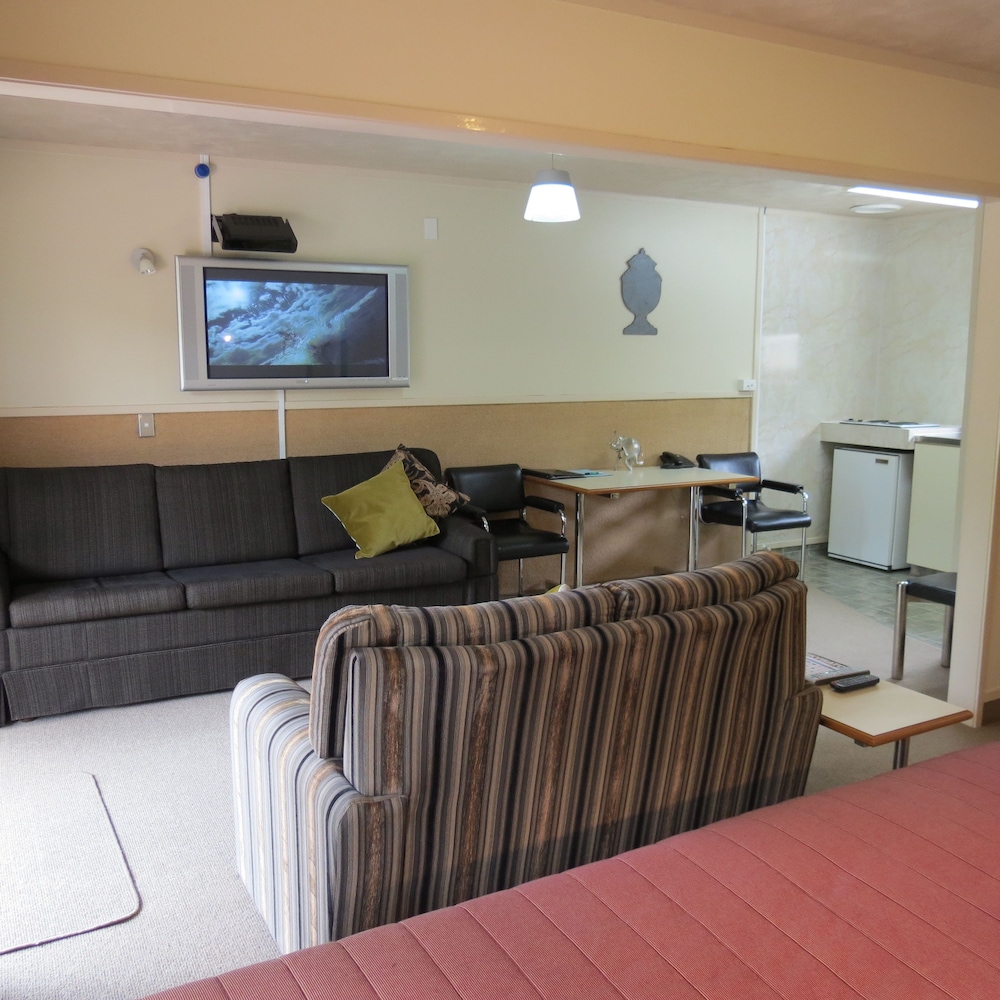 Beetham Park Motel 4/54