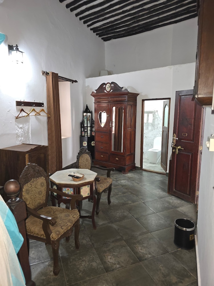 Dhow Palace Hotel 52/75
