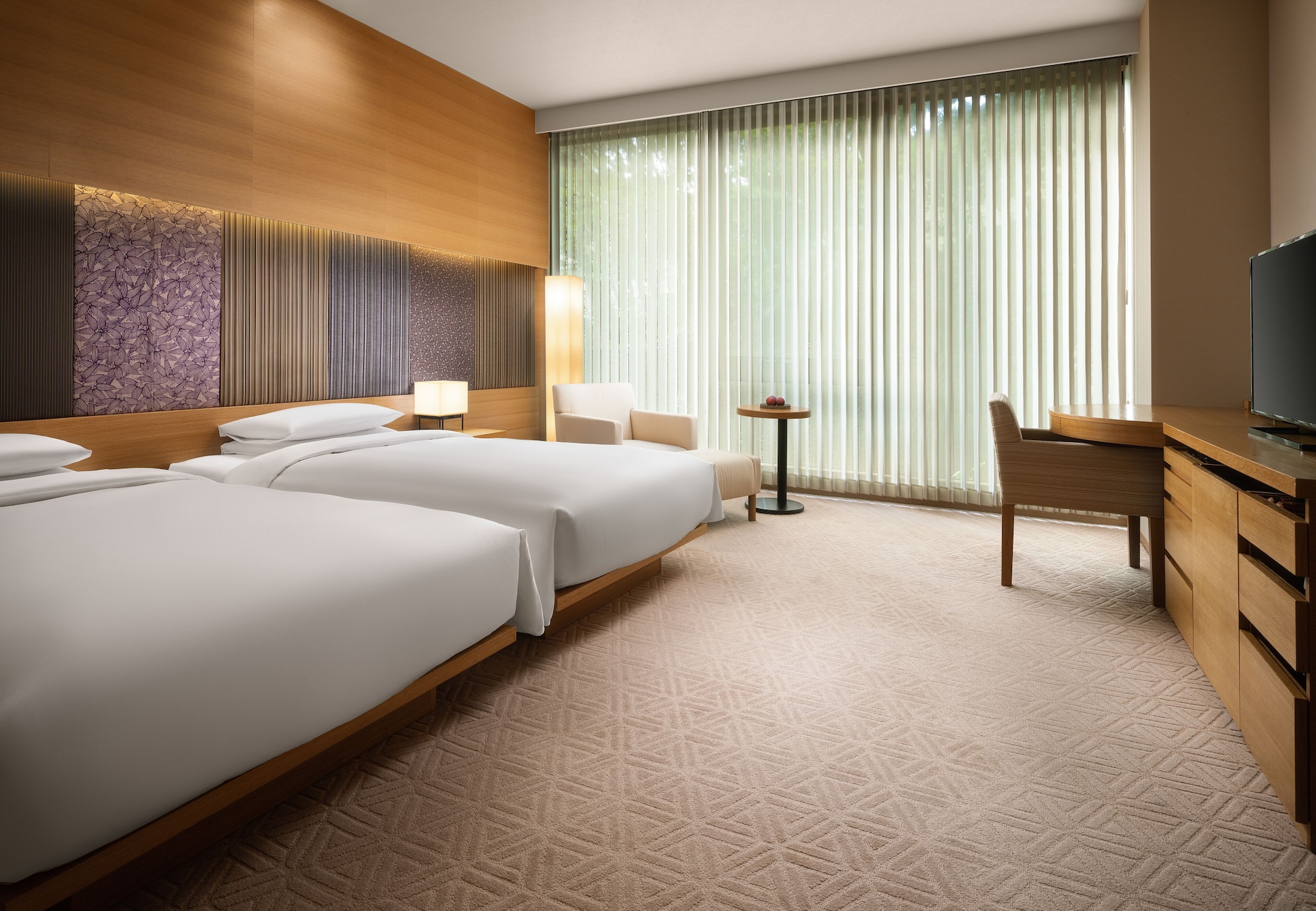 DELUXE, TWIN BEDS