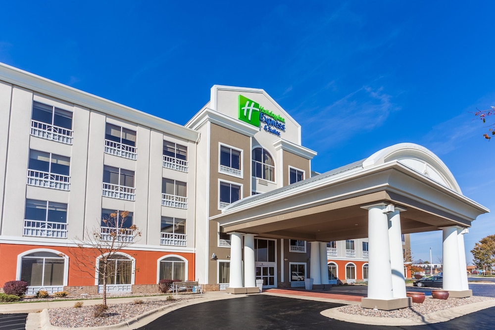 Holiday Inn Express Rockford Loves Park 4/65